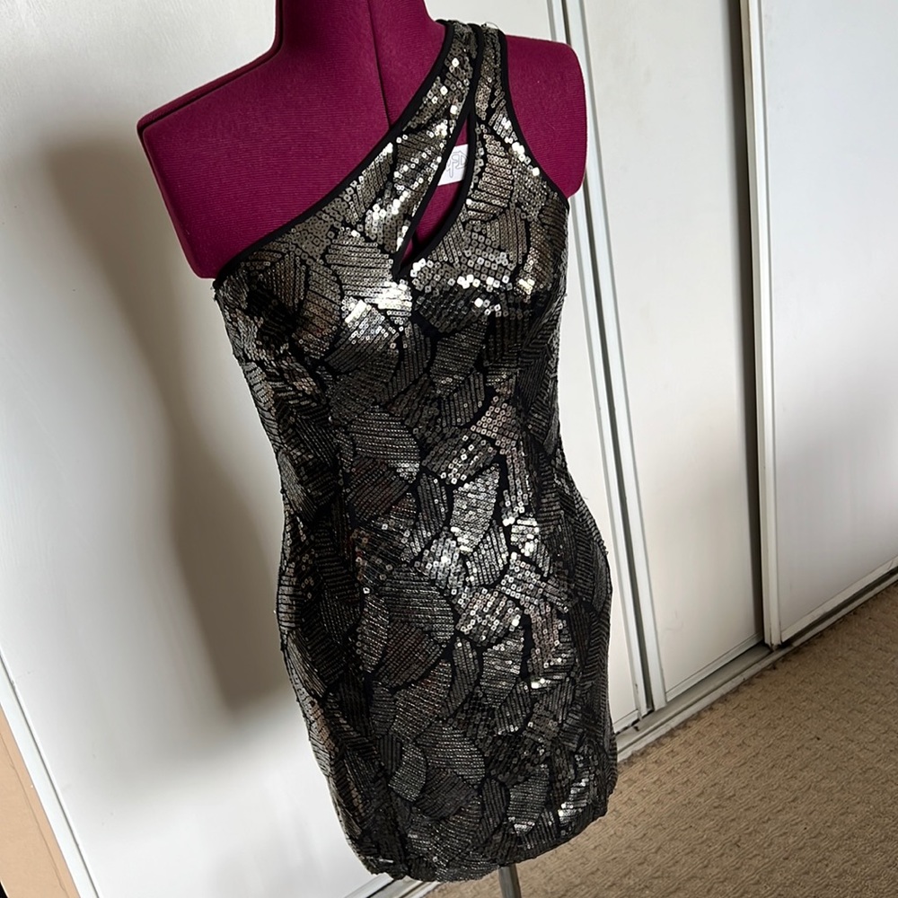 Bebe Black/Silver Sequin Cocktail Mini Dress. Size S. One shoulder.